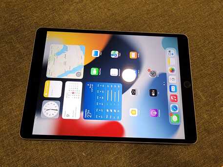 SAR 2200, Apple IPad Pro 10.5 (256GB) WiFi + Cellular With Pencil