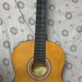 SAR 100, Guitar- Suzuki SCG-2S 4/4